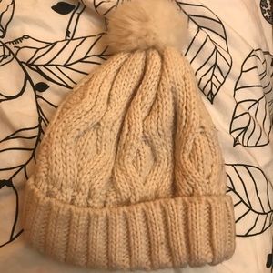 NWOT! Cream colored H&M winter hat!